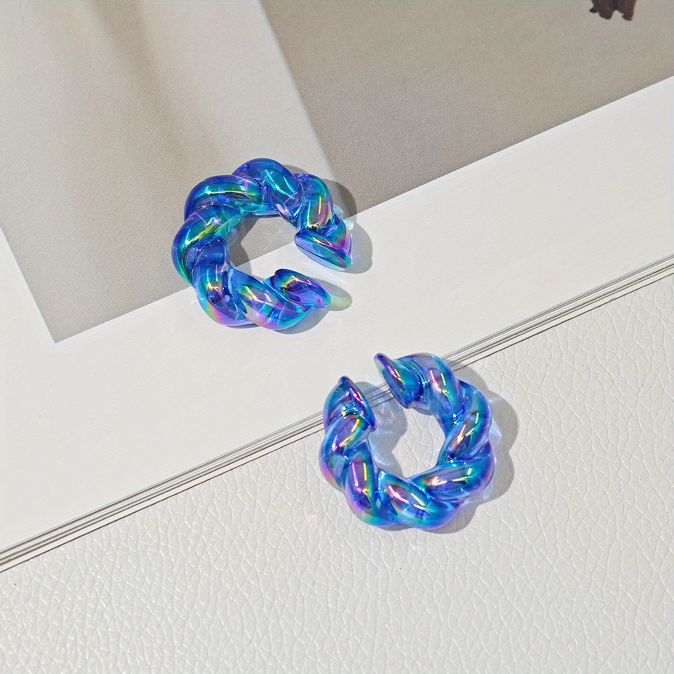 2pcs Acrylic Twist Ear Clips Earring Set Dopamine Colorful No Piercing